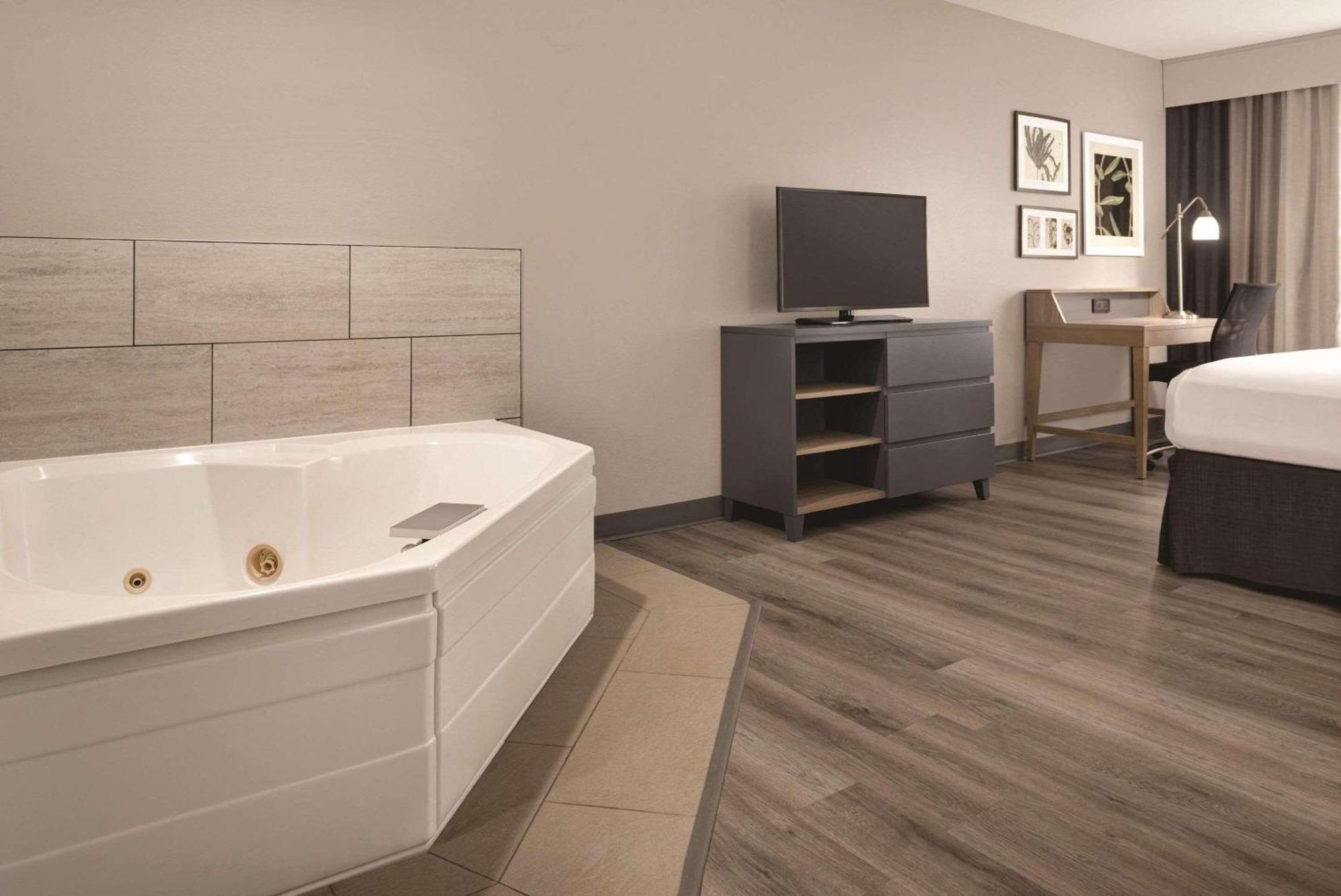 Country Inn & Suites By Radisson, Waterloo, Ia Экстерьер фото