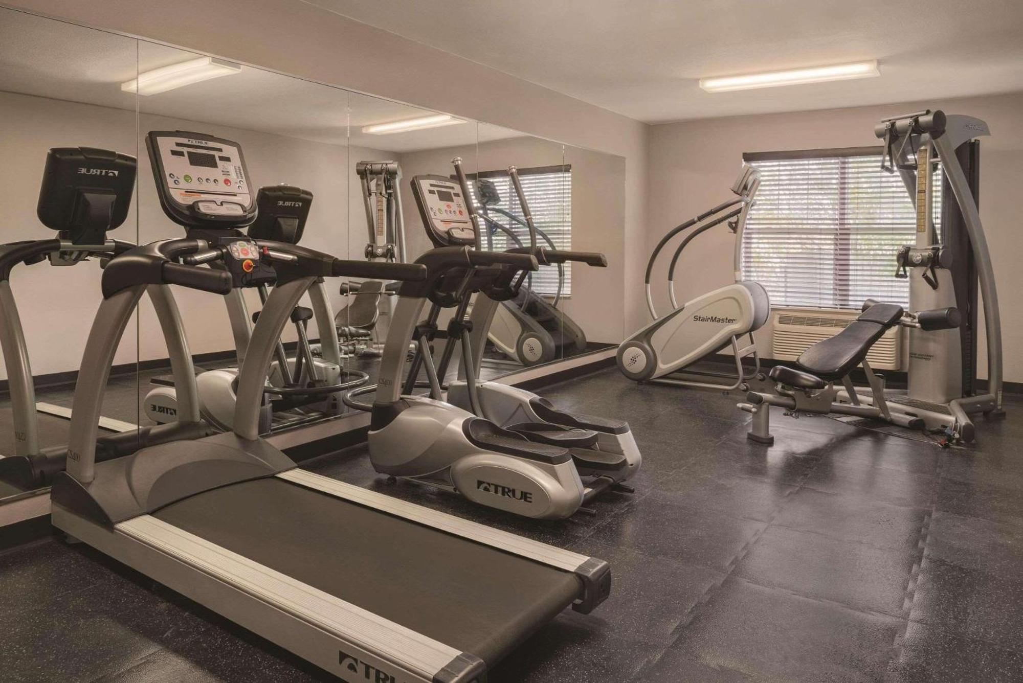 Country Inn & Suites By Radisson, Waterloo, Ia Экстерьер фото
