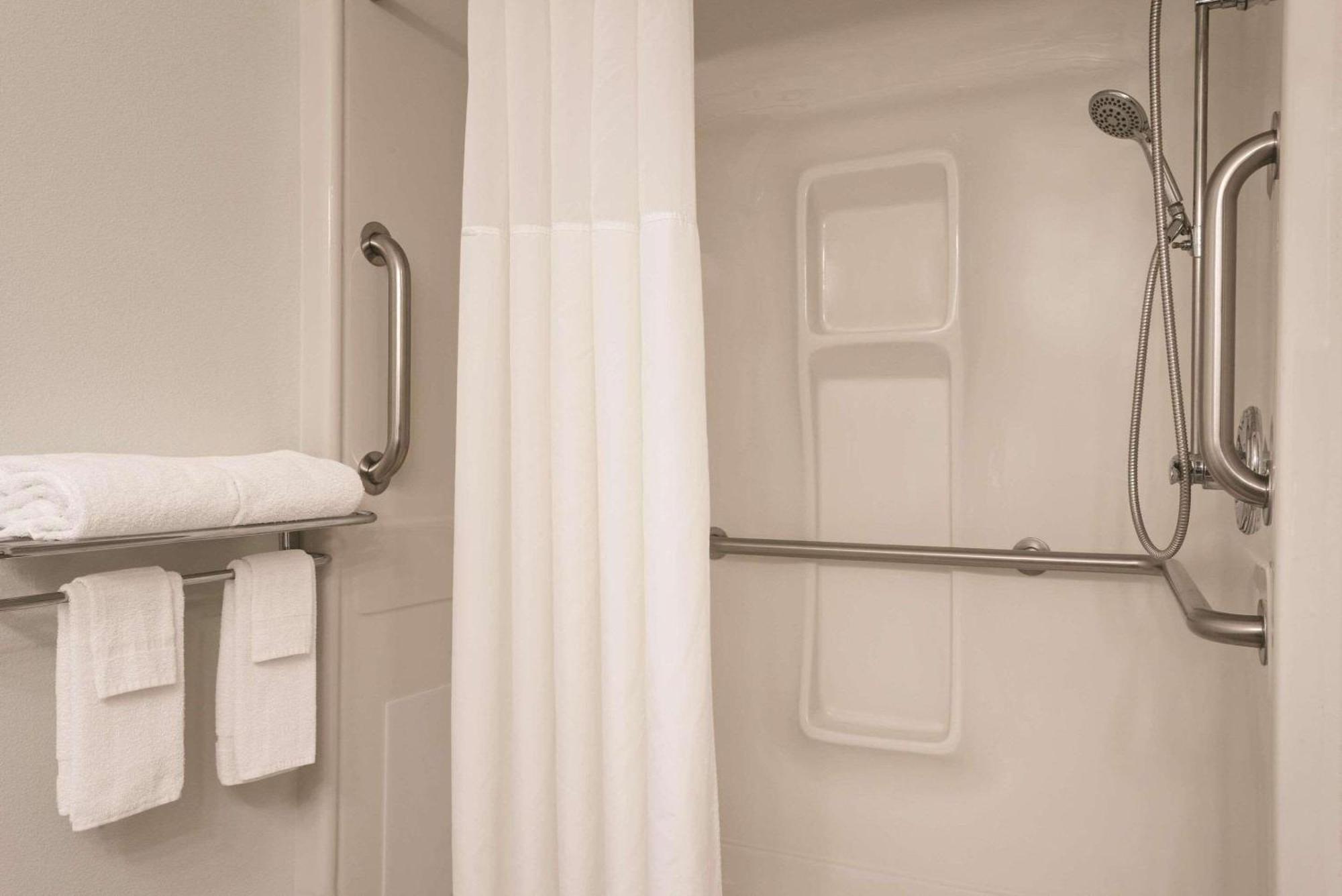 Country Inn & Suites By Radisson, Waterloo, Ia Экстерьер фото